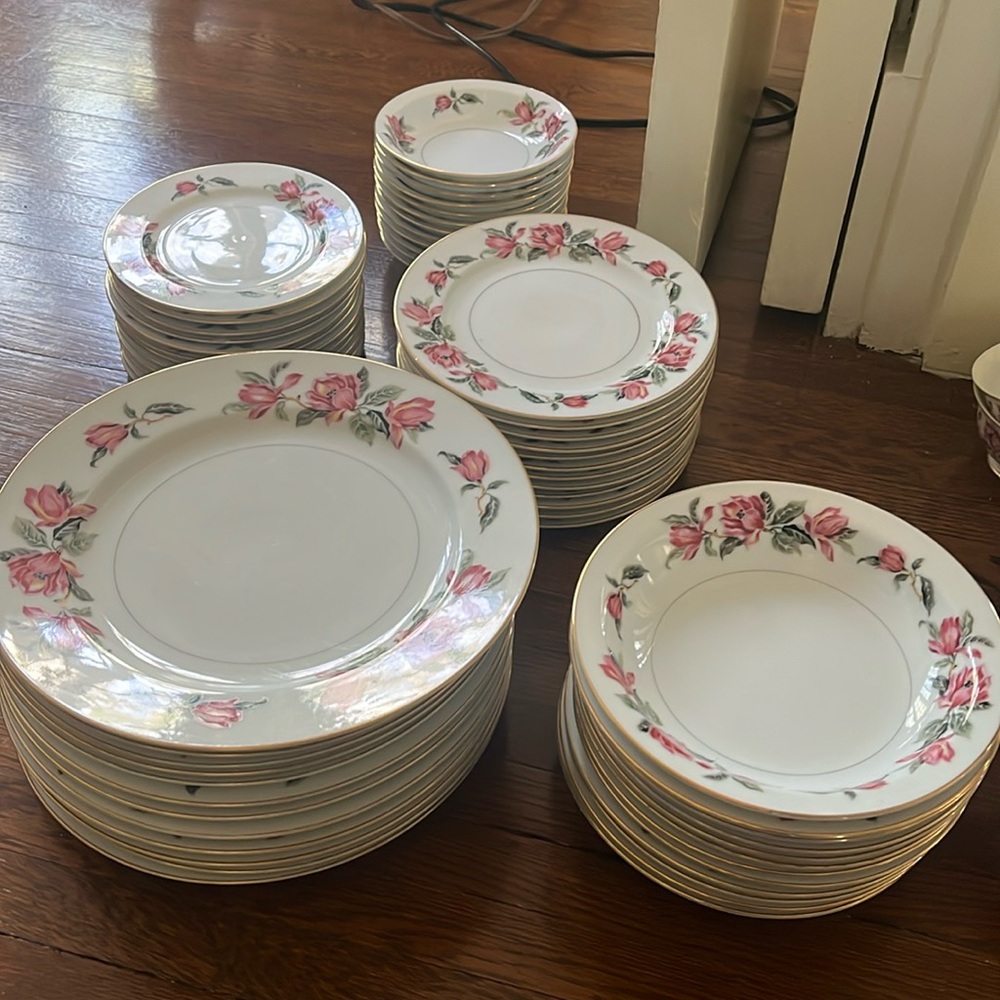Hira China Set- Carolina Tulip